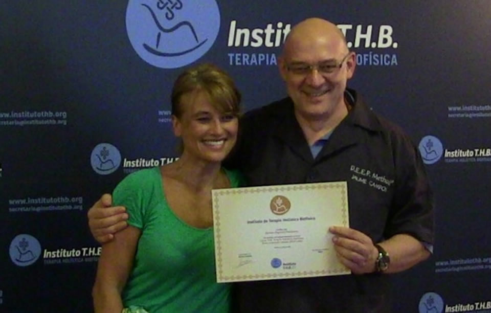 Myriam Segrelles con Jaume Campos - Recibiendo el diploma del nivel del método DEEP®