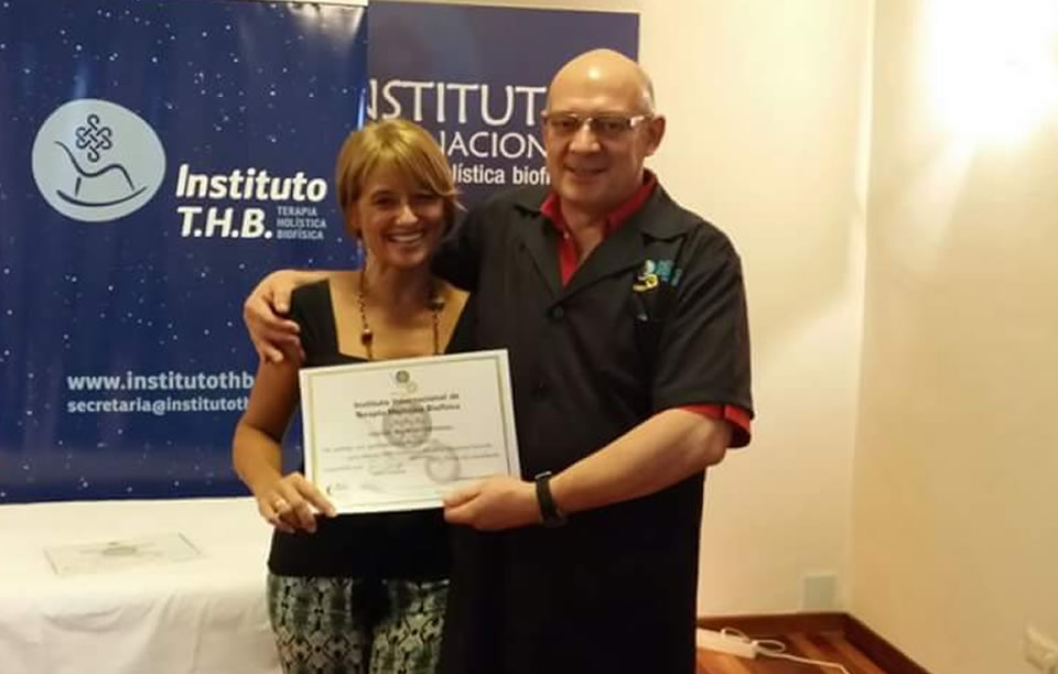 Myriam Segrelles con Jaume Campos - Recibiendo el diploma del primer nivel del método