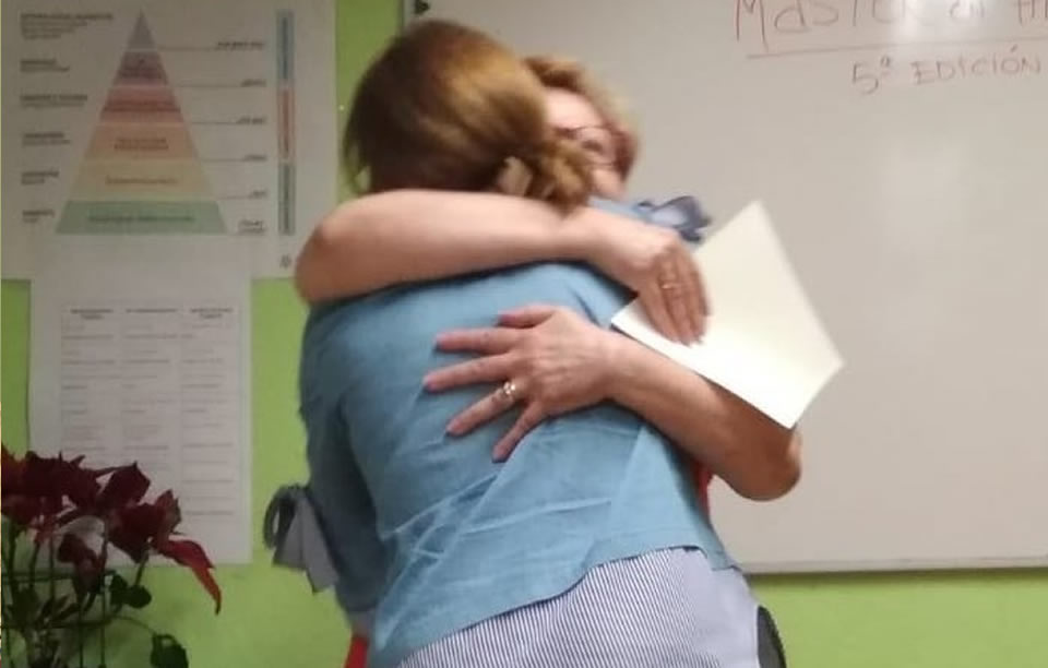 Entrega diploma master en hipnosis ericksoniana-Myriam Segrelles